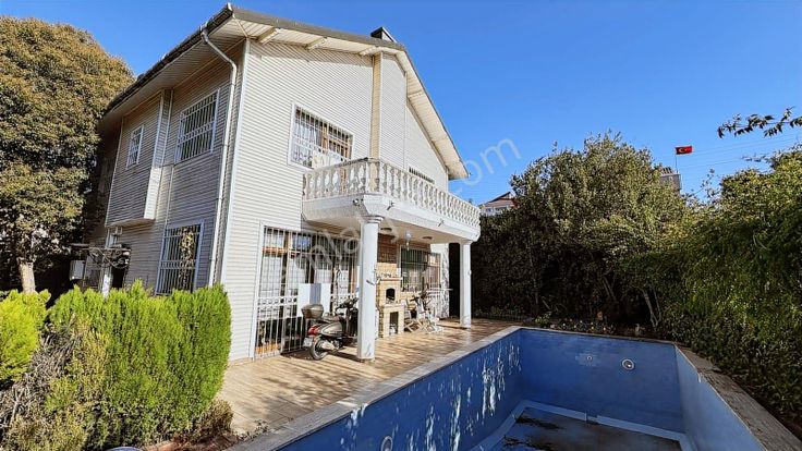 Home Gayrimenkulden Bayramoğlunda Havuzlu Satılık Villa