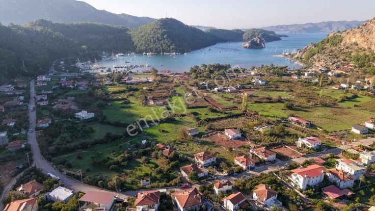 Marvera'dan Orhaniye Köy İçi 1517 M2 Arsa Kargir Ev Dükkan Bahçe