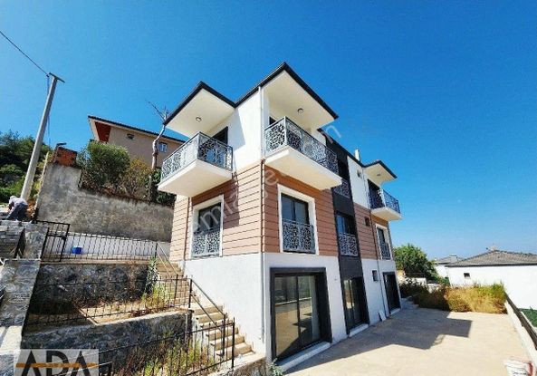 Kuşadası Ağaçlı Köyünde Deniz Ve Doğa Manzaralı Satılık Villa