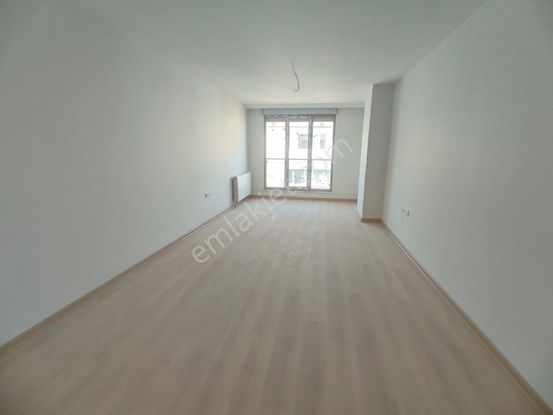 Emlak Dünyasından Altıntepede Satılık 2+1 Arakat Amerikan Mutfak