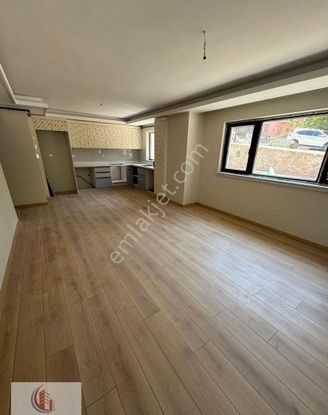 Anıttepede 2+1 Ön Giriş Yeni Bina 7 Milyon 500 Bin Tl Vansudan