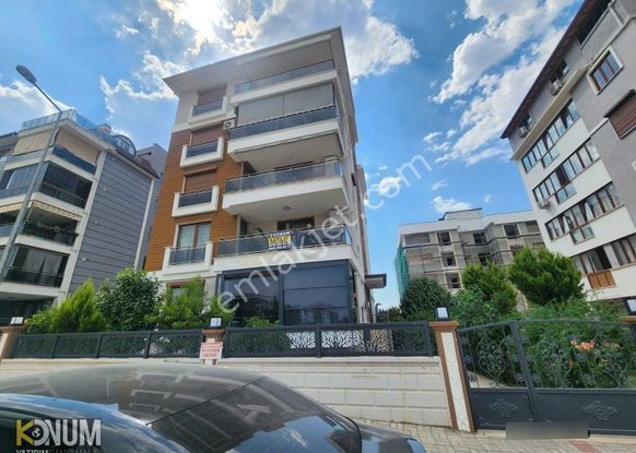 Yenişafak Satılık 220 M2 4+1 Ara Kat Daire İyi Konumda