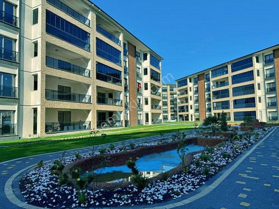 Uytun'dan Ören Bahçelievler'de Havuzlu Sitede Satılık 3+1 Daire