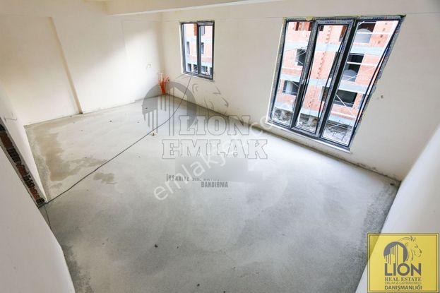 Bandırma Yeni Mahallede Sıfır,yerden Isıtma Lüks Satılık 2+1 Daire