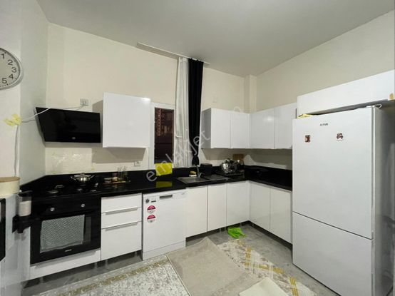 Pınarda Bulvara 2.parsel Havuzlu Site İçerisinde Geniş 3+1