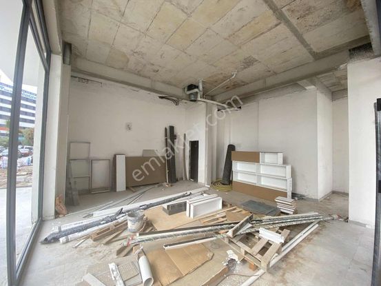 Çiğli Ataşehir'de 90m² Boş Dükkan