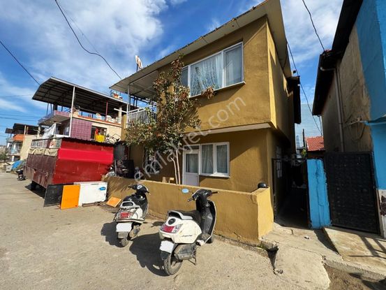 Salihli Zafer De Satılık 168 M2 Arsa Üstünde 2 Katlı Müstakil Ev