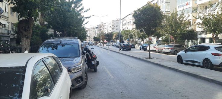 Bostanlı Şehitler Bulvarında Full Tadilatlı Asansörlü 3+1 Daire