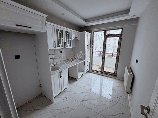 Kiralık Sıfır 2+1 Eşyasız Ayrı Mutfak Balkonlu Ara Kat Daire