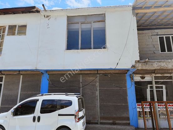 Gevaş Merkezde Satılık İki Katlı Ticari Dükkan