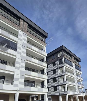 Cumhuriyet Mah 3+1 5 Bloklu Site İçi Ayrı Mutfak Geniş Balkon