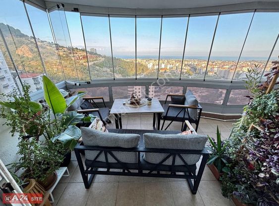 Narlıdere De Site İçerisinde Deniz Manzaralı 3+1 Daire