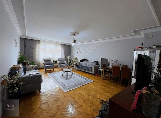 B&u Gayrimenkul'den Karacaibrahim Mahallesinde 160 M2 3+1 Daire