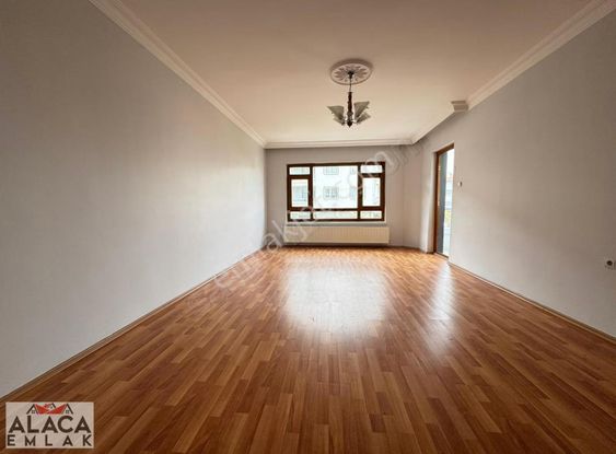 Hüseyin Gazi Göbeğe Yakın Park Manzaralı 1.kat 3+1 Daire.