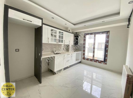 Emlak Center'tan Muradiye'de 2+1 Kapalı Mutfak Sıfır Daire