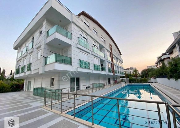 Güzeloba'da Artuklu Konutlarında 1+1 Giriş Katı