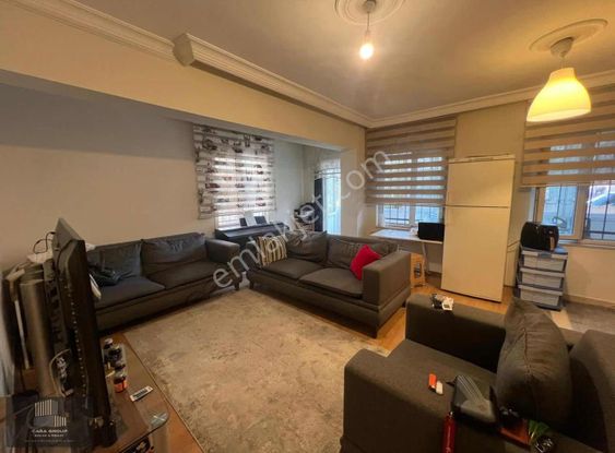 Cadde Yakını Giriş Kat Balkonlu