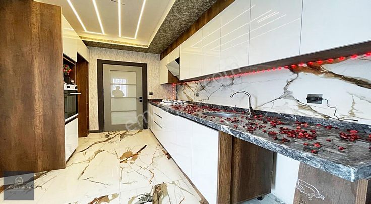 Güneş Emlak Oturuma Hazır Çarşı İçinde Geniş 2+1 Daireler