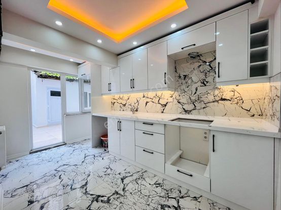 Alaybeyde Bahçeli Kapalı Pazar Yerinde Cadde Dibi 2+1 Yüksek Zemin Lüx Daire