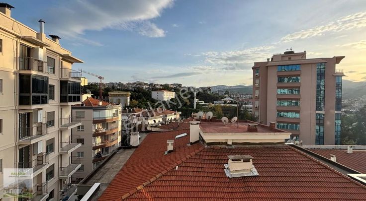 Çeşme Reisdere Mahallesinde Ermat Sitesinde Satılık Villa