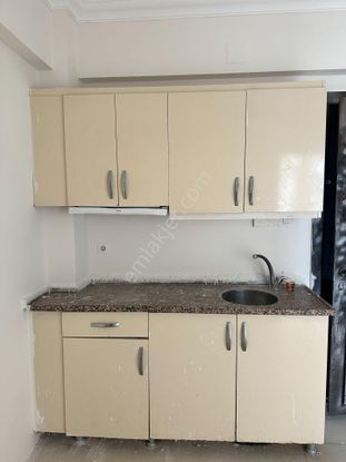 Babil Emlaktan Kiralık Üniversite Yanında 2+1 Eşyasız Stüdyo Daire