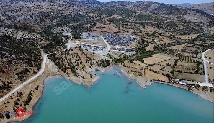 Rabia Çite'den Burdur Tefennide Göl Manzaralı Satılık Villa Arsa