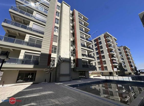 Şehir Hastanesi Yakını K.otoparklı Ve Havuzlu 3+1 Satılık Daire