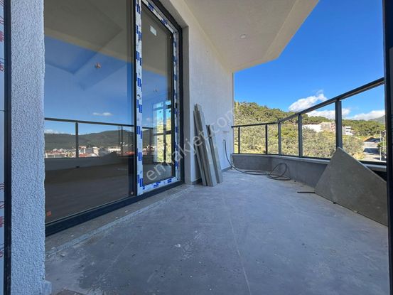 Yükselden Satılık Kadıköyde Ön Cephe Arakat Panoramik Manzaralı 2+1daire