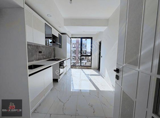 Siteiçinde Ayrı Mutfaklı Katta 2+1 Satılık Daire