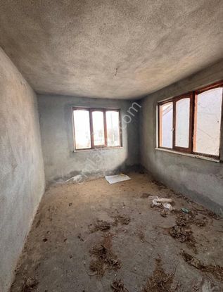 Arsa Parasına Bahçeli Müstakil 2 Katlı Bina Araç Takası Olur