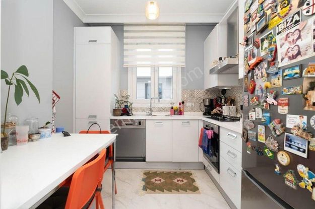 Boş... Erenköy De Balkon Ebeveyn Banyo Kat Mülkiyet Tapulu Genç Bina 3+1 Daire