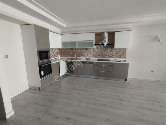 Yeni Valilik Civarı Bulvar Üzeri 7/24 Güvenlikli 2+1 155m2 Lüks Daire