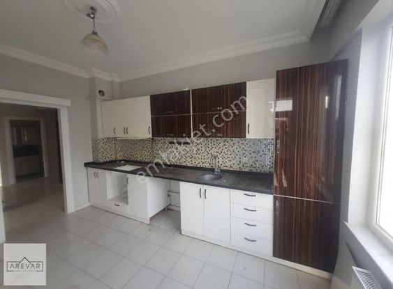 Metkezi Konumda Garajlı Yeni Boyalı 3+1 Daire