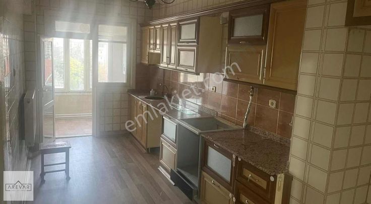 Mücahitler Mah. 3+1 Hasarsız 4. Kat Asansörsüz Bakımlı Daire