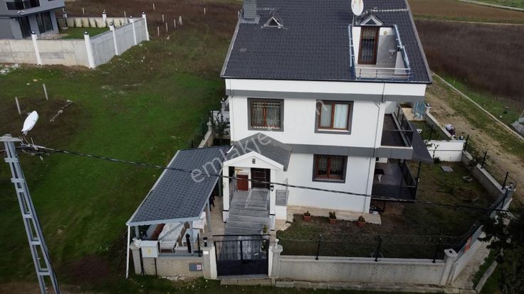 Wisremden Silivri'de Kapanmaz Deniz Manzaralı İskanlı Villa