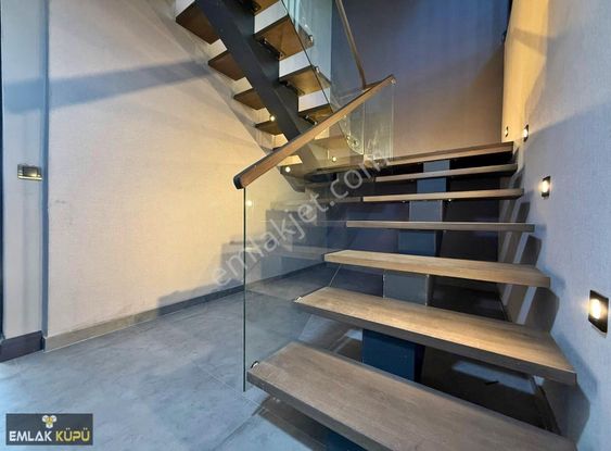 Bağlıca Mah. 500m² Bahçe Kullanım Alanıyla Full Yapılı 6+1 Villa