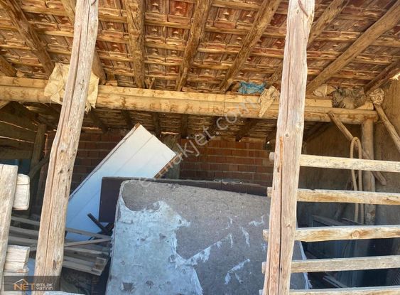 Alpu-karakamış Mah. Köyiçi Kurulu Düzen 1 Dönüm Arsa-ev Ve Avlu