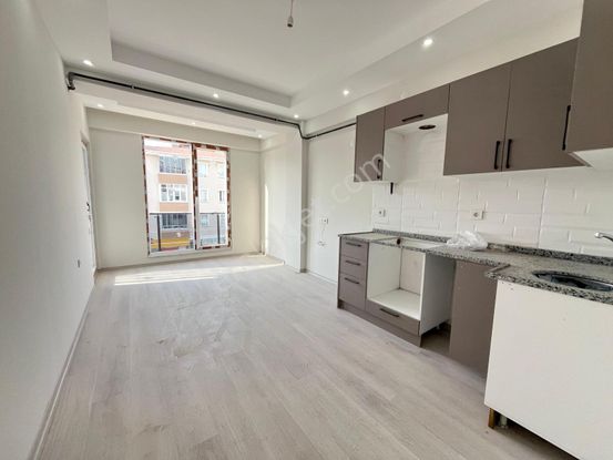 Tuğra'dan Çobançeşmede Cumhuriyet Parkı Civarı Satılık 1+1 Daire