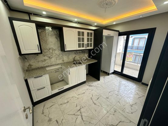 Zeki Emlak'tan Yeni Mahalle'de 2+1 Kapalı Mutfak Satılık Daire