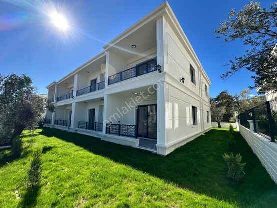 ꧁akçay Ay Emlaktan꧂güre'de Lüks Sitede Kuş Çıvıltılarıyla Huzur Bulacağınız Satılık 1+1 Şık Daire