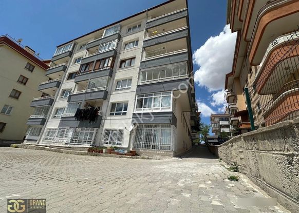 Kutlu Mahallesinde Ferah Ve Kullanışlı 3+1 Satılık Daire !