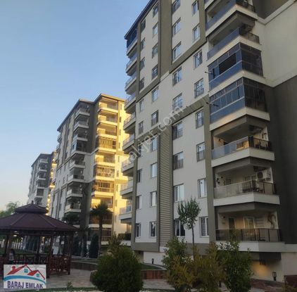 Baraj Emlak Ataşehir Prestij Sitesinde Kiralık Daire