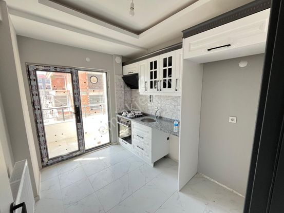 Tuğradan Hatip Mahallesin'de Satılık İskanlı Ön Cephe 2+1 Daire