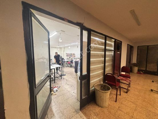 İzmir Konak Çankayada İş Hanında Satılık Dükkan