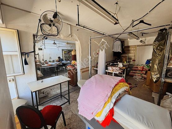 İzmir Konak Çankayada İş Hanında Satılık Dükkan