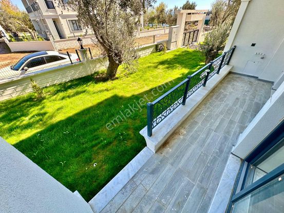 ꧁akçay Ay Emlaktan꧂güre'de Lüks Sitede Bahçe Kullanımlı Müstakil Tadında Satılık 1+1 Şık Daire