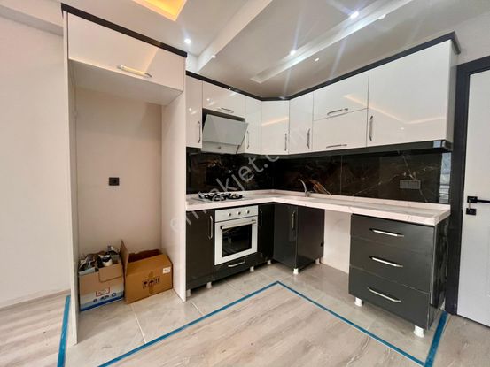 *yüksel'den Edremit'te Ebeveyn Banyolu Asansörlü 2+1 Satılık Daire*