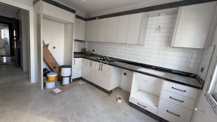 Ra Gayrimenkul Ergenekon Mh.site İçerisinde Satılık Daire