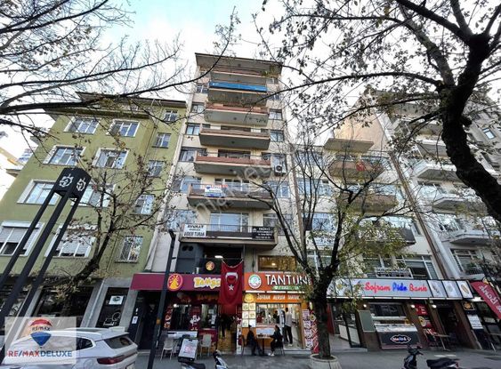 İzmit Çarşı Da 150 M'2 Çift Cepheli Tabela Değeri Yüksek Daire