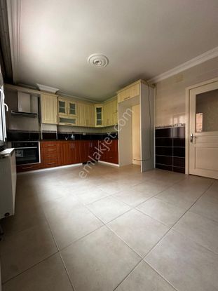 Turgutlu Nurcan Emlak'tan Altay Mh.satılık Dükkan Üstü Köşe Daire